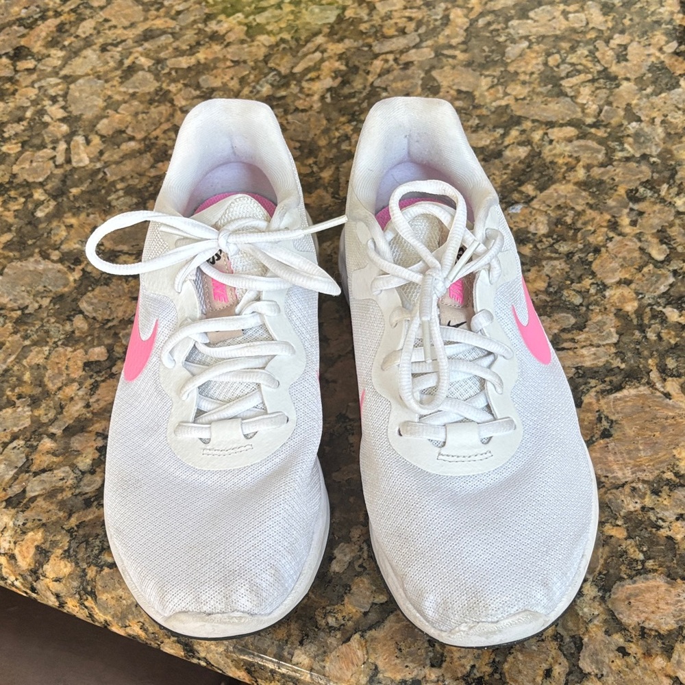 Nike Women's Sneakers in White and Pink